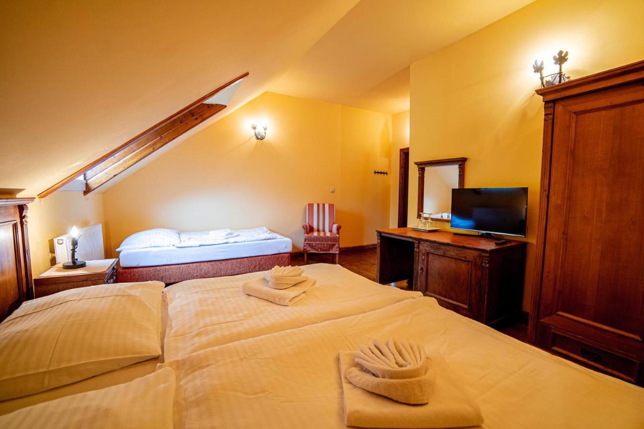 Penzion Cosmopolitan I. Banska Stiavnica Ngoại thất bức ảnh