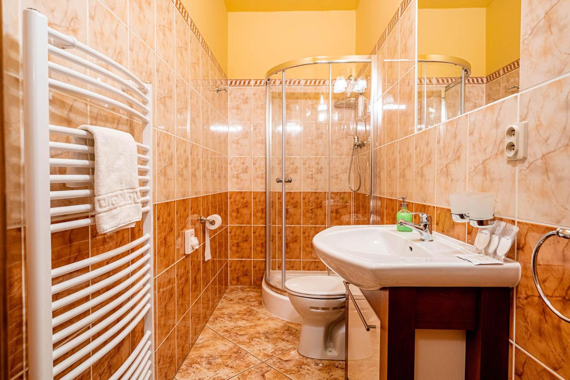 Penzion Cosmopolitan I. Banska Stiavnica Ngoại thất bức ảnh