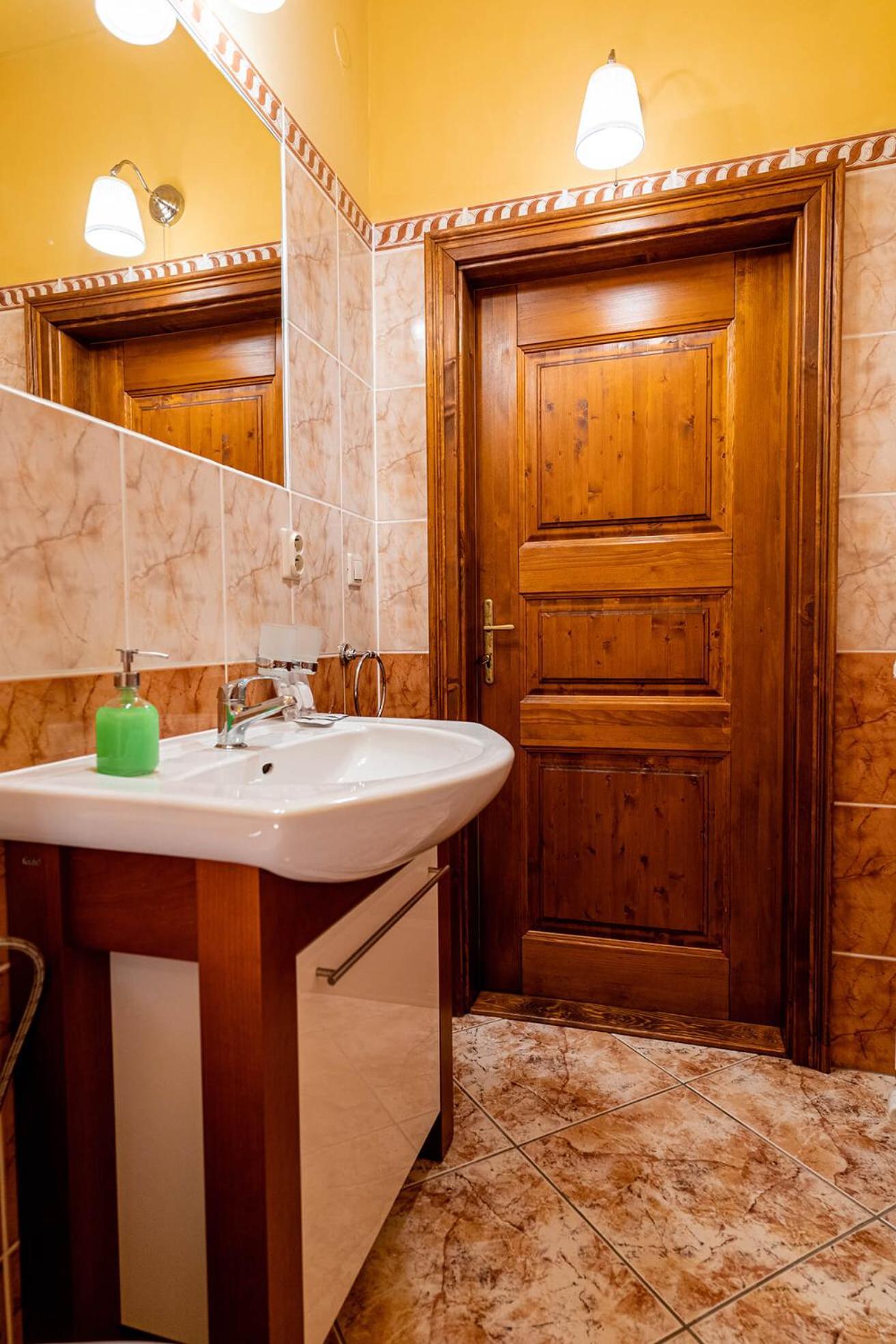 Penzion Cosmopolitan I. Banska Stiavnica Ngoại thất bức ảnh