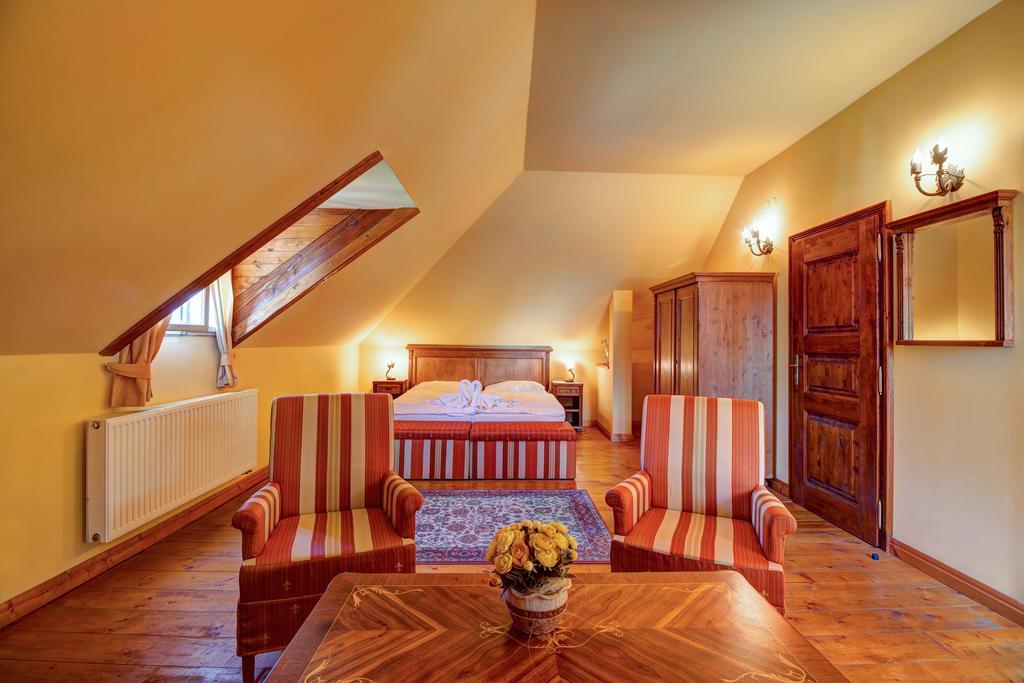 Penzion Cosmopolitan I. Banska Stiavnica Ngoại thất bức ảnh