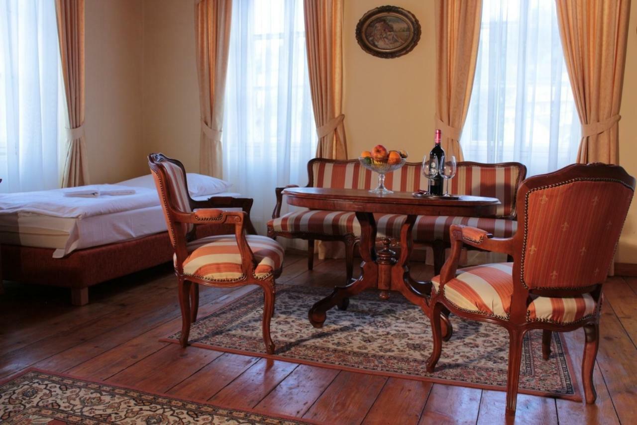 Penzion Cosmopolitan I. Banska Stiavnica Ngoại thất bức ảnh